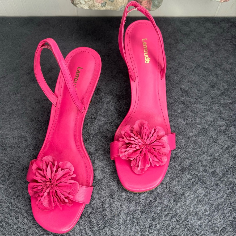 Larroudé Hibiscus Slingback Sandal
Magenta Size 9 - Picture 2 of 9